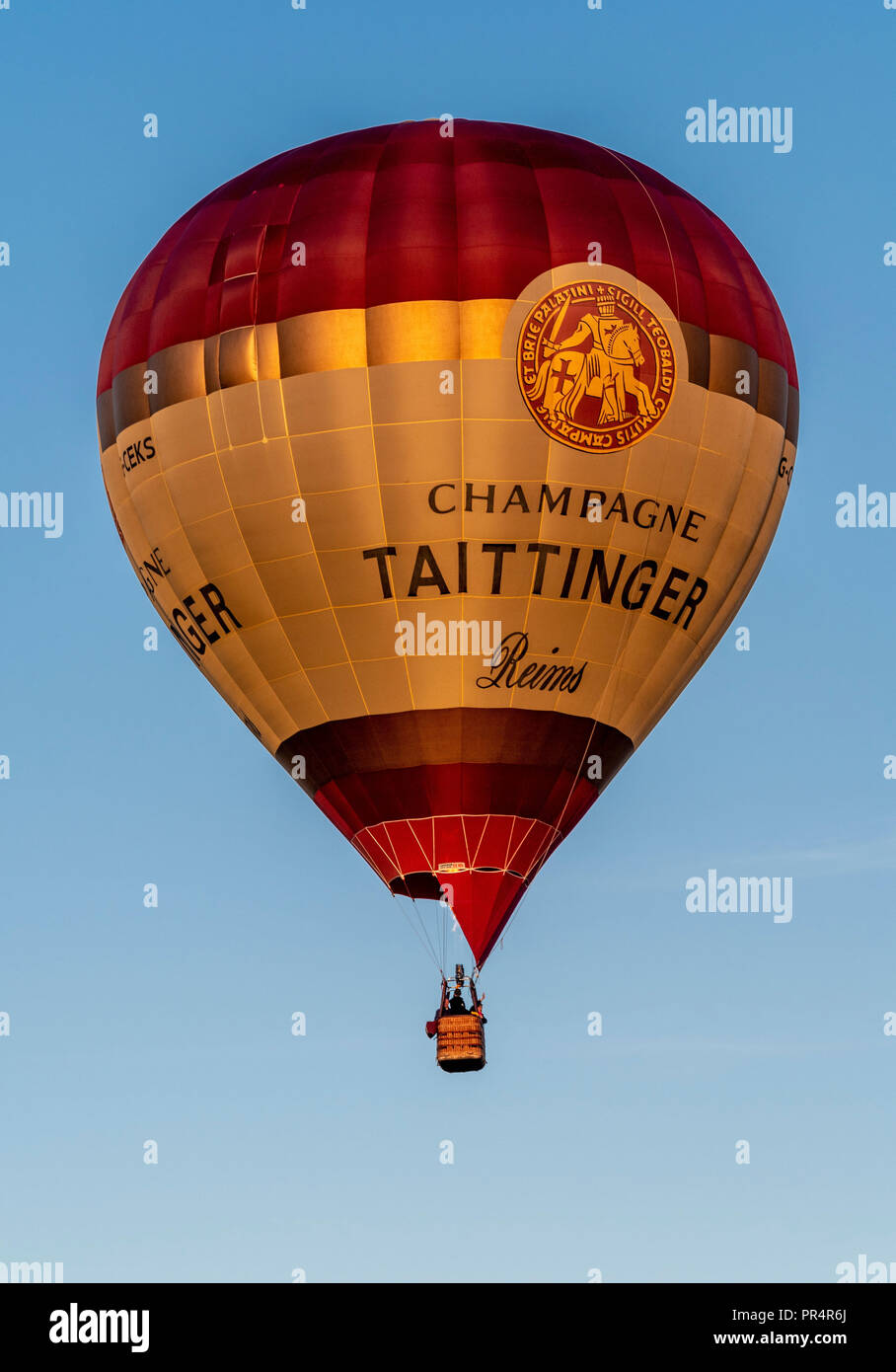 York, Regno Unito. Il 29 settembre 2018. Un palloncino di massa di lancio è avvenuto presso sunrise da York Knavesmire come parte della seconda annuale di York Balloon Fiesta. Una cinquantina di palloncini ha preso i cieli guardati da centinaia di spettatori. Il lancio è parte di una tre giorni di manifestazione che corre fino a domenica 30 settembre. Foto Fotografia Bailey-Cooper/Alamy Live News Foto Stock