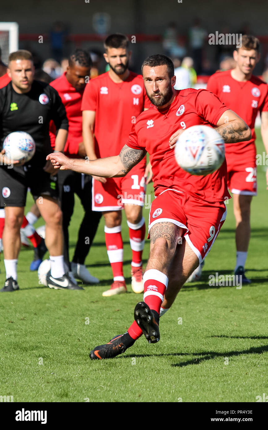 Crawley, Regno Unito. Il 29 settembre 2018. Ollie Palmer di Crawley Town si riscalda durante il cielo EFL scommettere League 2 corrispondenza tra la città di Crawley e Yeovil Town al Checkatrade.com Stadium, Crawley, Inghilterra il 29 settembre 2018. Foto di Ken scintille. Solo uso editoriale, è richiesta una licenza per uso commerciale. Nessun uso in scommesse, giochi o un singolo giocatore/club/league pubblicazioni. Credit: UK Sports Pics Ltd/Alamy Live News Foto Stock