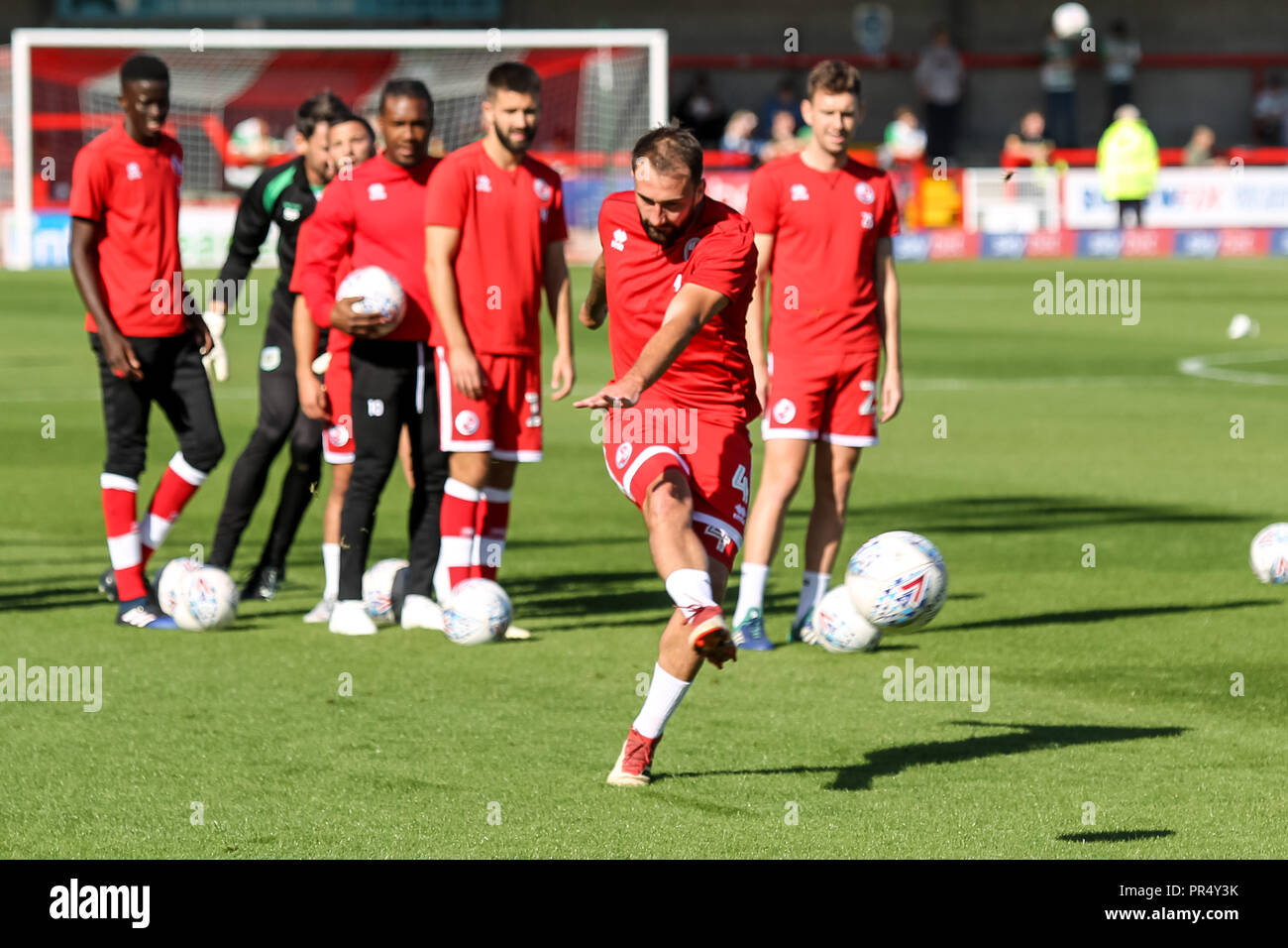 Crawley, Regno Unito. Il 29 settembre 2018. Josh Payne di Crawley Town si riscalda durante il cielo EFL scommettere League 2 corrispondenza tra la città di Crawley e Yeovil Town al Checkatrade.com Stadium, Crawley, Inghilterra il 29 settembre 2018. Foto di Ken scintille. Solo uso editoriale, è richiesta una licenza per uso commerciale. Nessun uso in scommesse, giochi o un singolo giocatore/club/league pubblicazioni. Credit: UK Sports Pics Ltd/Alamy Live News Foto Stock