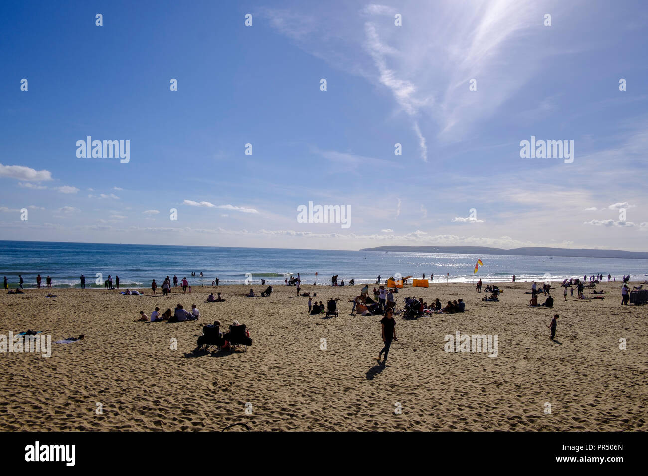 Bournemouth, Regno Unito. 29 settembre 2018 UK Meteo Bournemouth . !Migliaia di persone scendono sul Bournemouth per questo anni Arts Festival in esecuzione tra il 29 settembre e il 6 ottobre. Il tempo era assolutamente gloriosa in autunno al sole con le persone che si godono il divertimento e molti per godersi la spiaggia. Credit Paul Chambers Alamy Live News. Foto Stock