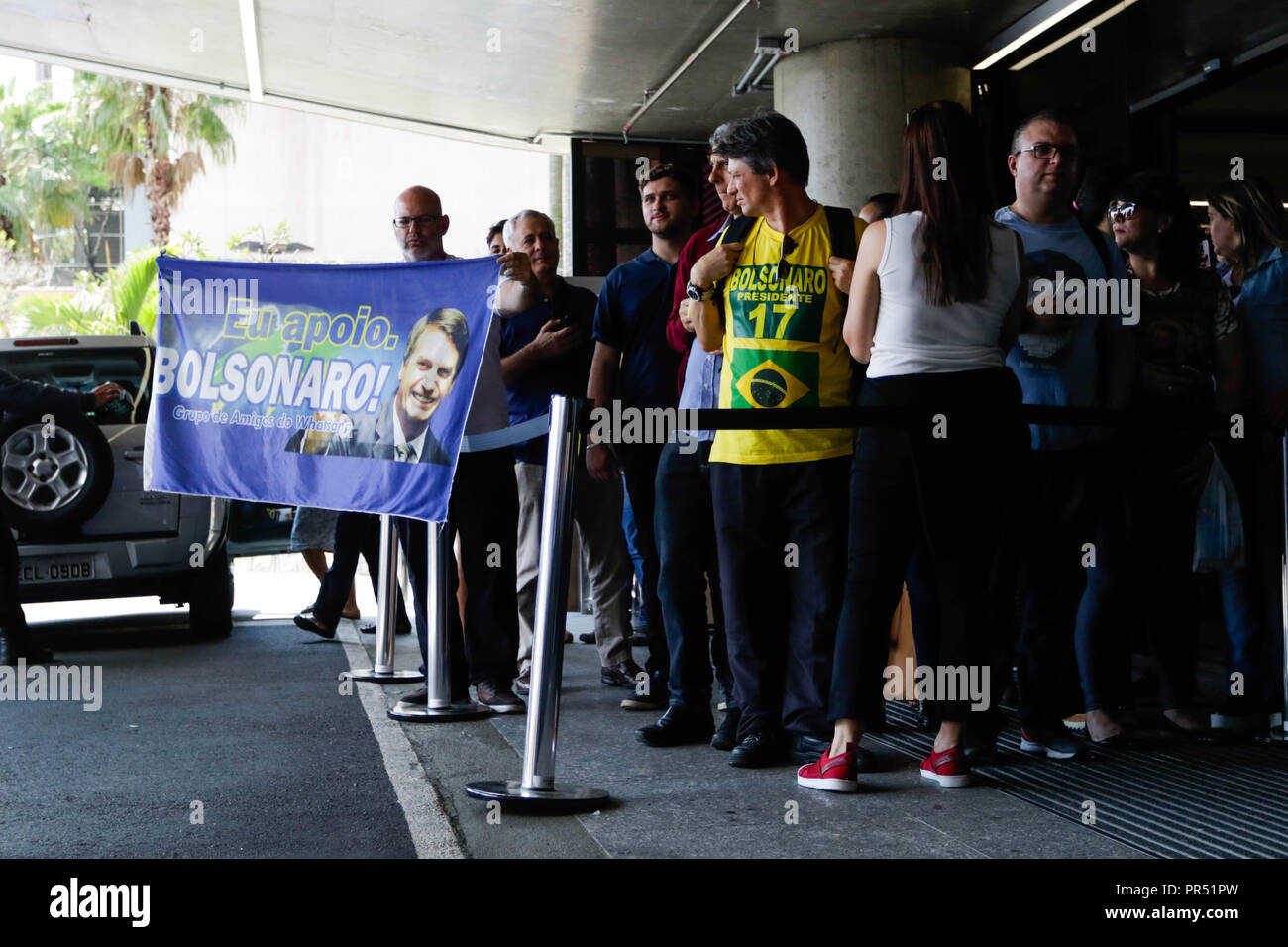 SÃO PAULO, SP - 29.09.2018: BOLSONARO RECEBE ALTA DO HOSPITAL - nella foto, il candidato per il senatore grandi Olimpio. Il candidato presidenziale Jair Bolsonaro (PSL), che ha sofferto un attacco di coltello nel Minas Gerais il 06 giugno, viene scaricata dall'Ospedale Israelita Albert Einstein, il Sabato (29), che è stato ricoverato in ospedale per 22 giorni dopo essere stato sottoposto ad un intervento chirurgico. (Foto: Aloisio Mauricio/Fotoarena) Foto Stock