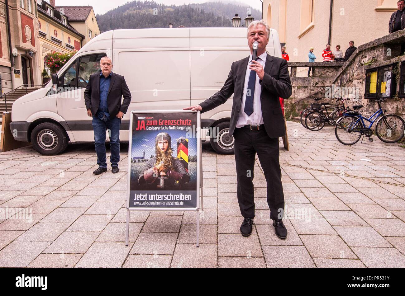 Garmisch Partenkirchen, Baviera, Germania. 29Sep, 2018. Juergen Elsaesser, il fondatore di Compact Online. Elsaesser era una volta un politico di estrema sinistra attivista. Aggiunta di se stessi a "Chi è chi" elenco di diverse centinaia di diritto-estremisti provenienti da Germania, Austria, Svizzera e altri paesi, Tommy Robinson, fondatore della British EDL, Lutz Bachmann, rasoterra dalla distanza della Germania Pegida e Martin Sellner di Identitaere Bewegung erano ospiti come il compatto Konferenz detenute nel centro turistico internazionale di Garmisch Partenkirchen nella Baviera meridionale. Le conferenze sono tenute da J Foto Stock