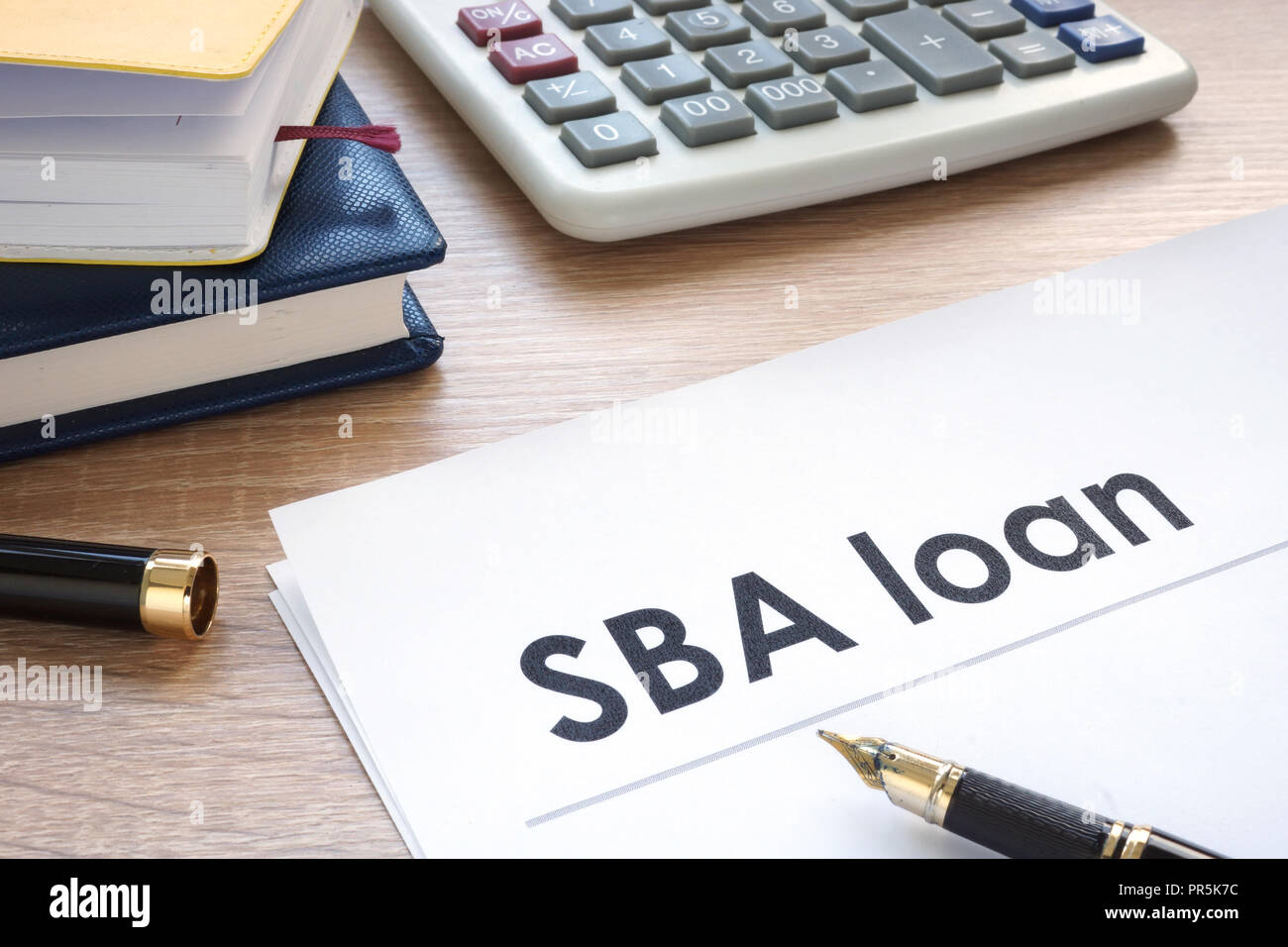 SBA forma di prestito su un tavolo per ufficio. Foto Stock