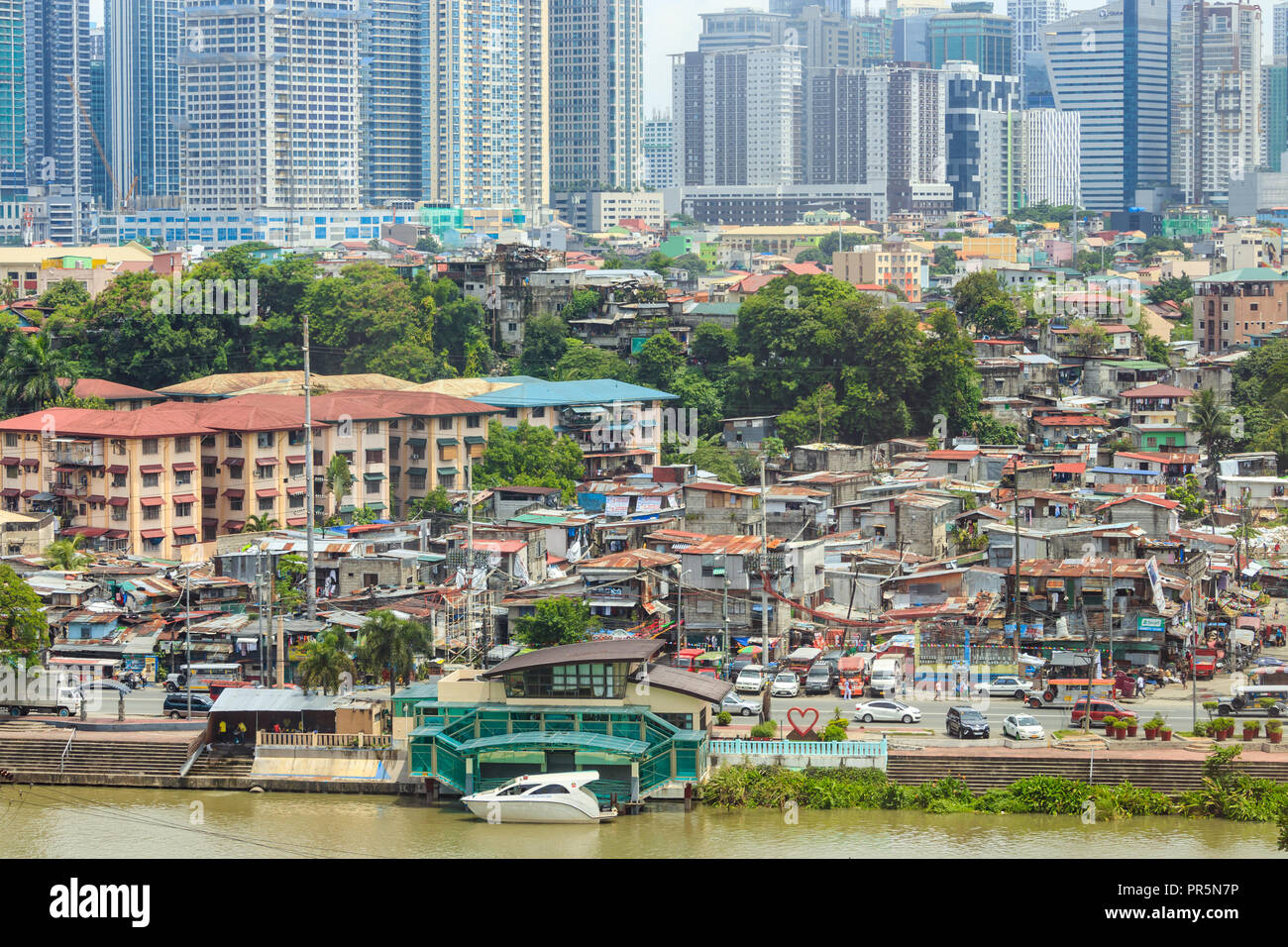 Mandaluyong, Filippine - Luglio 3o, 2018: Vista di case ed edifici Foto Stock