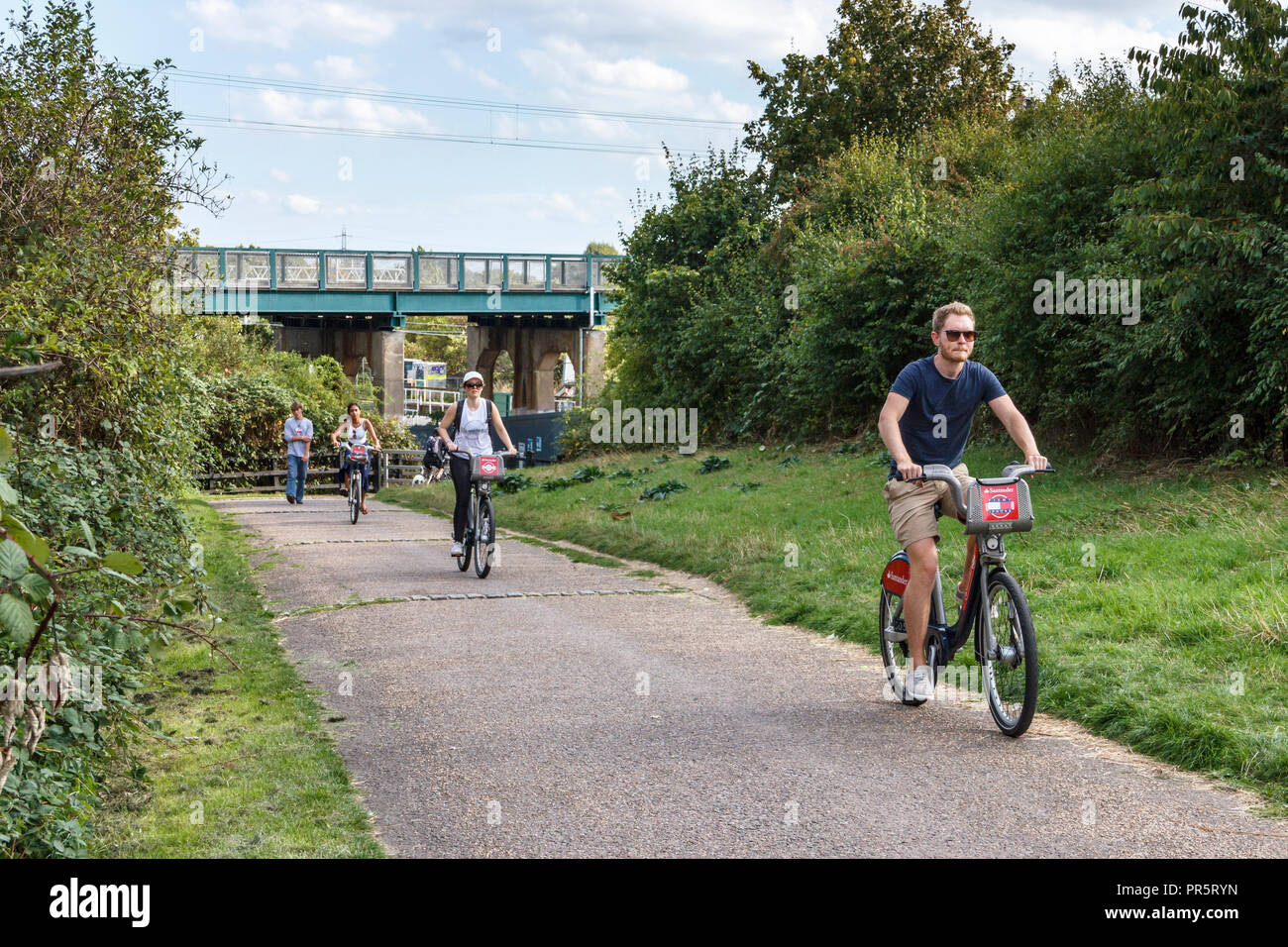Ciclisti di Walthamstow paludi, London, Regno Unito Foto Stock