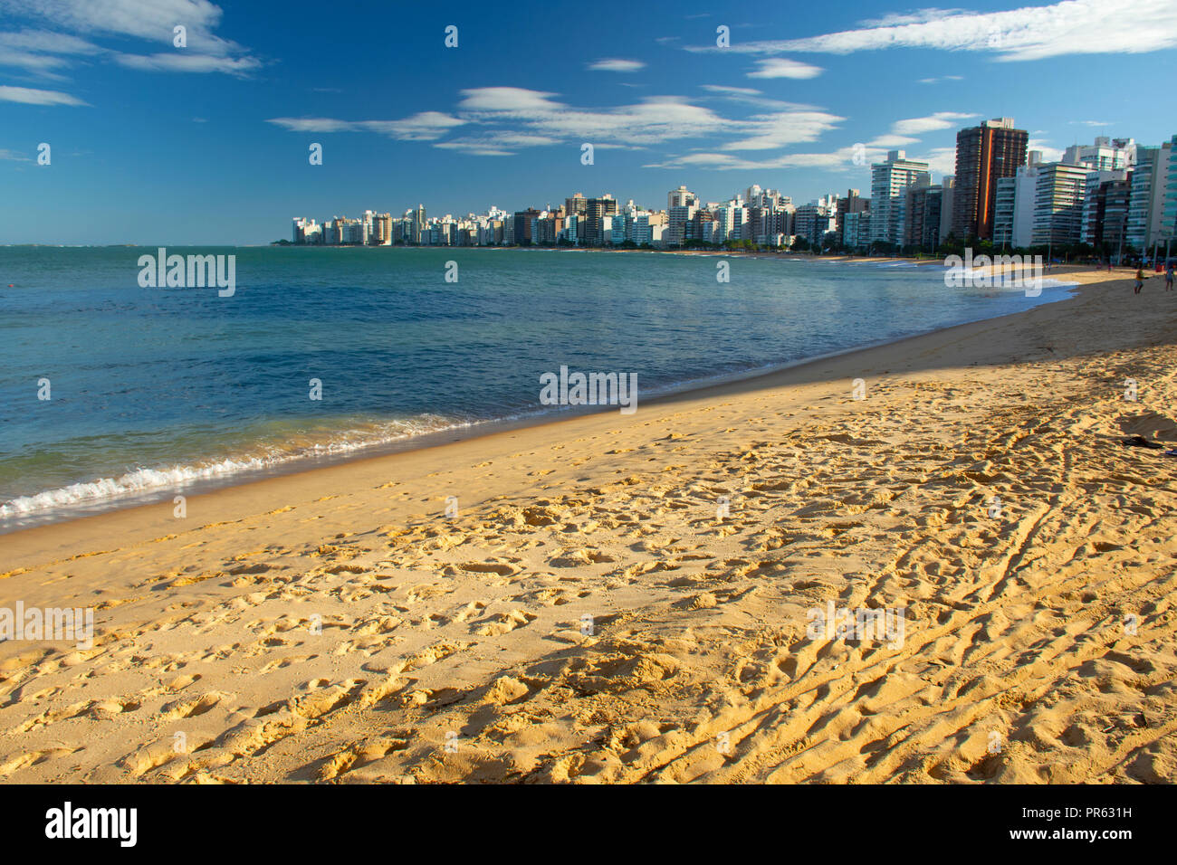Un'onda si blocca a Praia da Costa, Vila Velha, Espirito Santo, Brasile Foto Stock