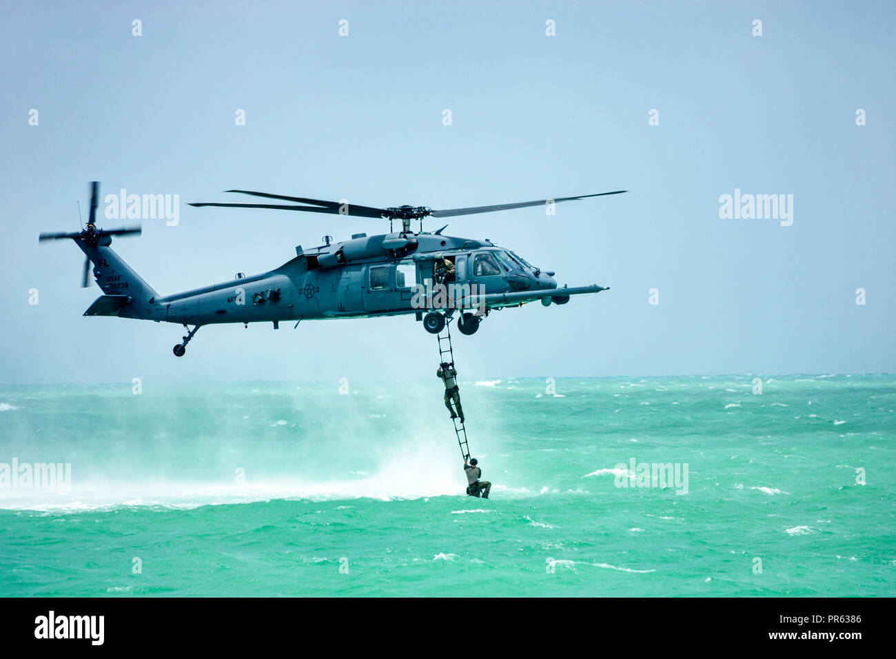 Miami Beach Florida, National Salute to America's Heroes Air & Sea Show, Sikorsky MH-60G/HH-60G Pave Hawk elicottero con motore a doppio albero, Atlantic Oce Foto Stock