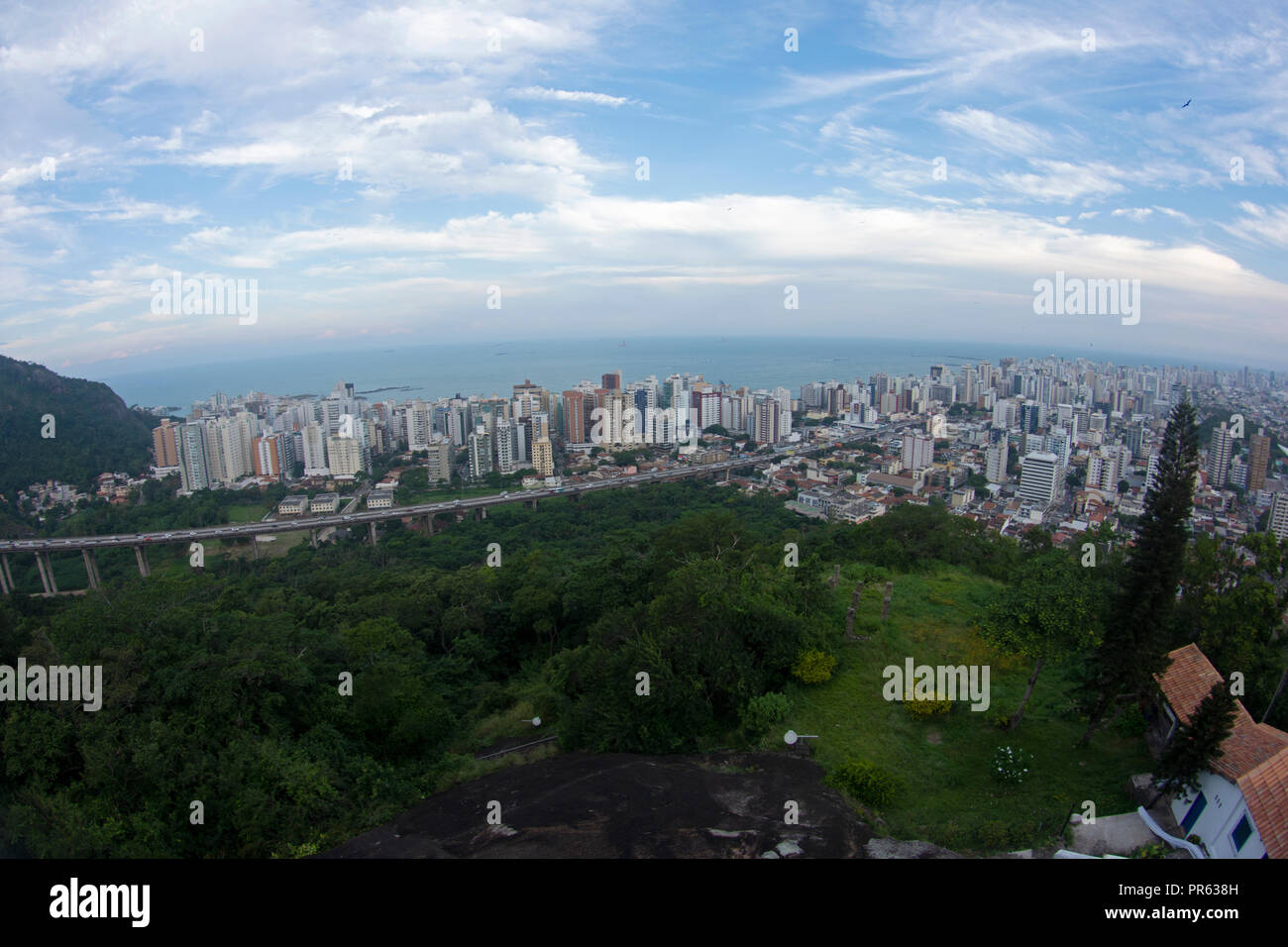 Vista aerea della costiera Vila Velha, con il terzo ponte e Moreno Hill, Vila Velha, Espirito Santo, Brasile Foto Stock