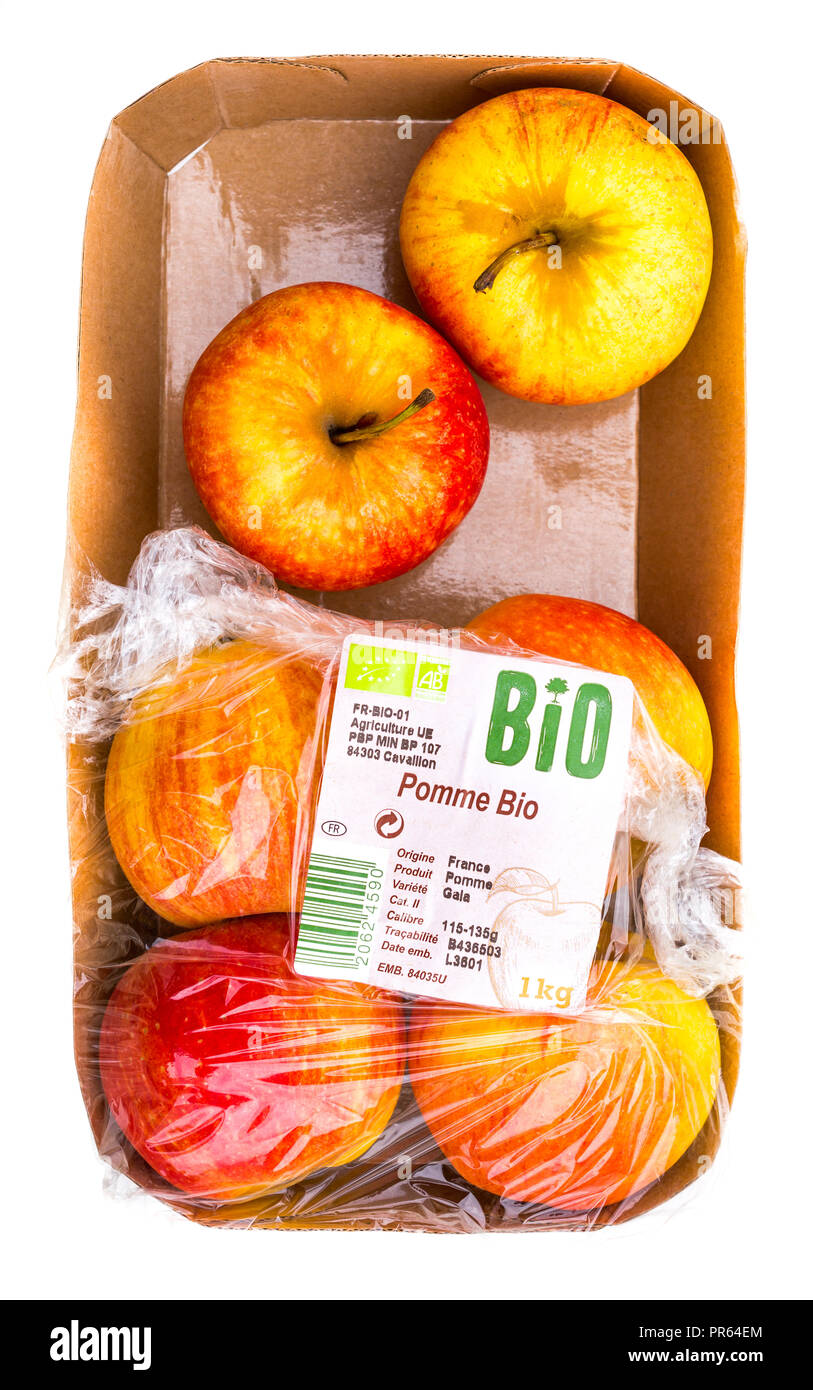 Organico "Bio" le mele in vendita in avvolti in una pellicola termocontrattile vassoio - Francia. Foto Stock