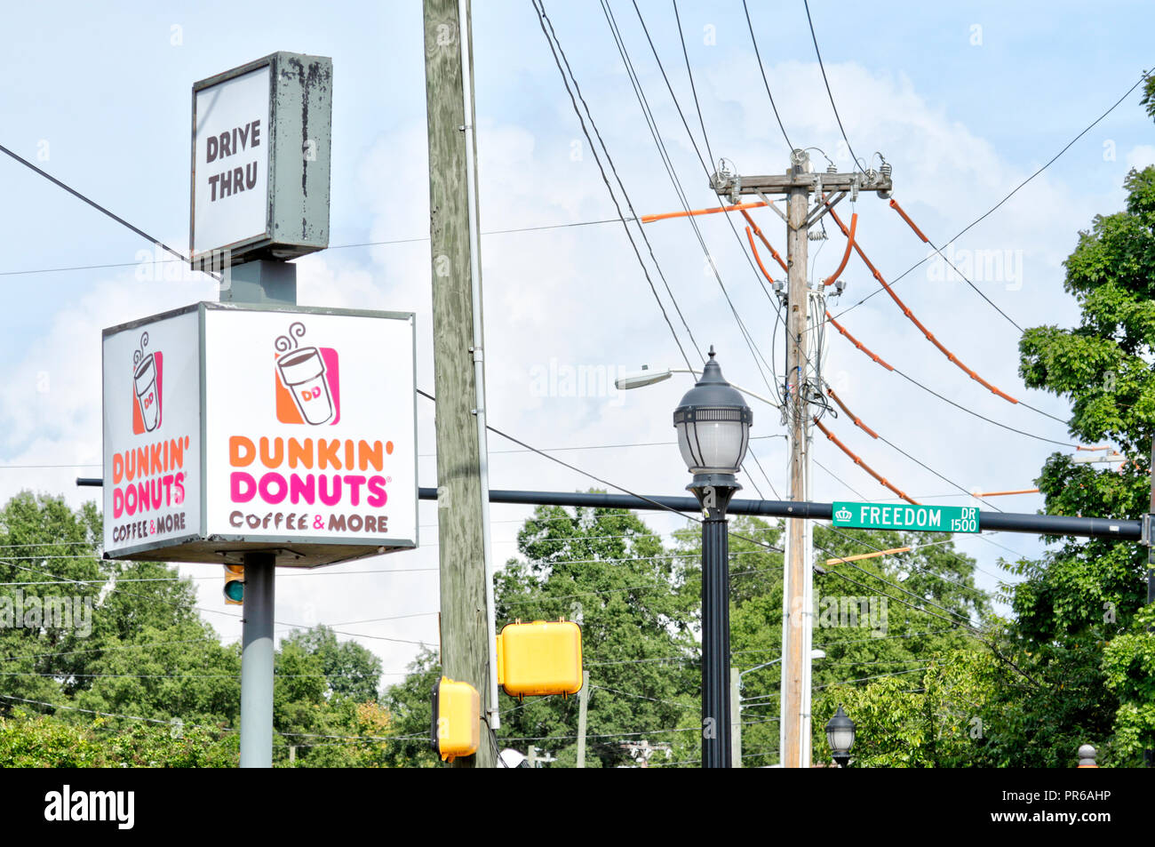 Dunkin Donuts su un angolo di libertà e di Morehead Foto Stock