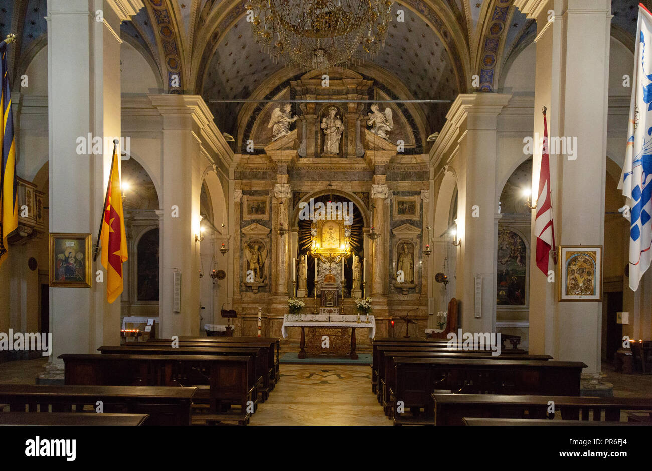 Montalcino interno cattedrale o Duomo; Montalcino, Toscana Italia Europa Foto Stock