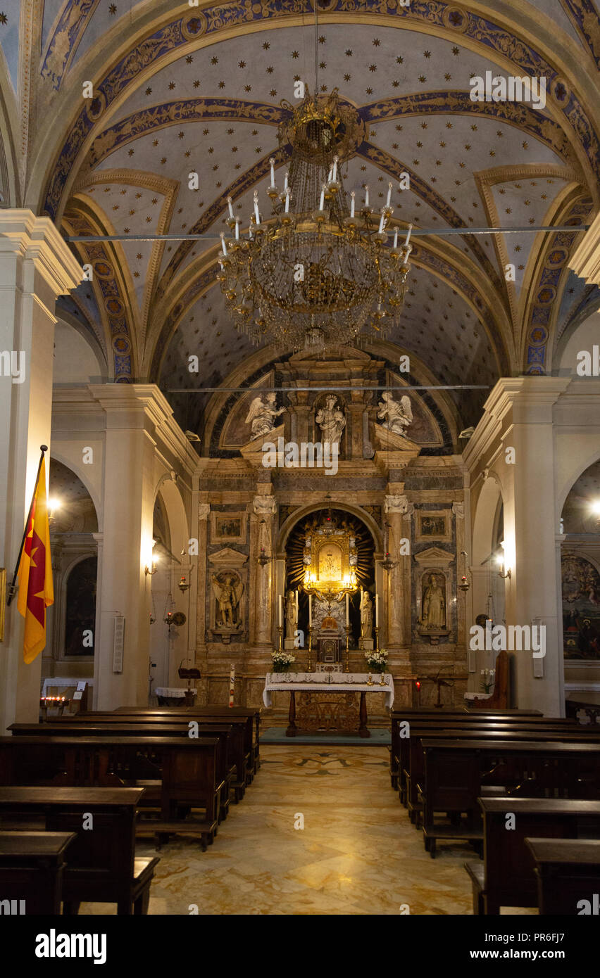 Montalcino interno cattedrale o Duomo; Montalcino, Toscana Italia Europa Foto Stock