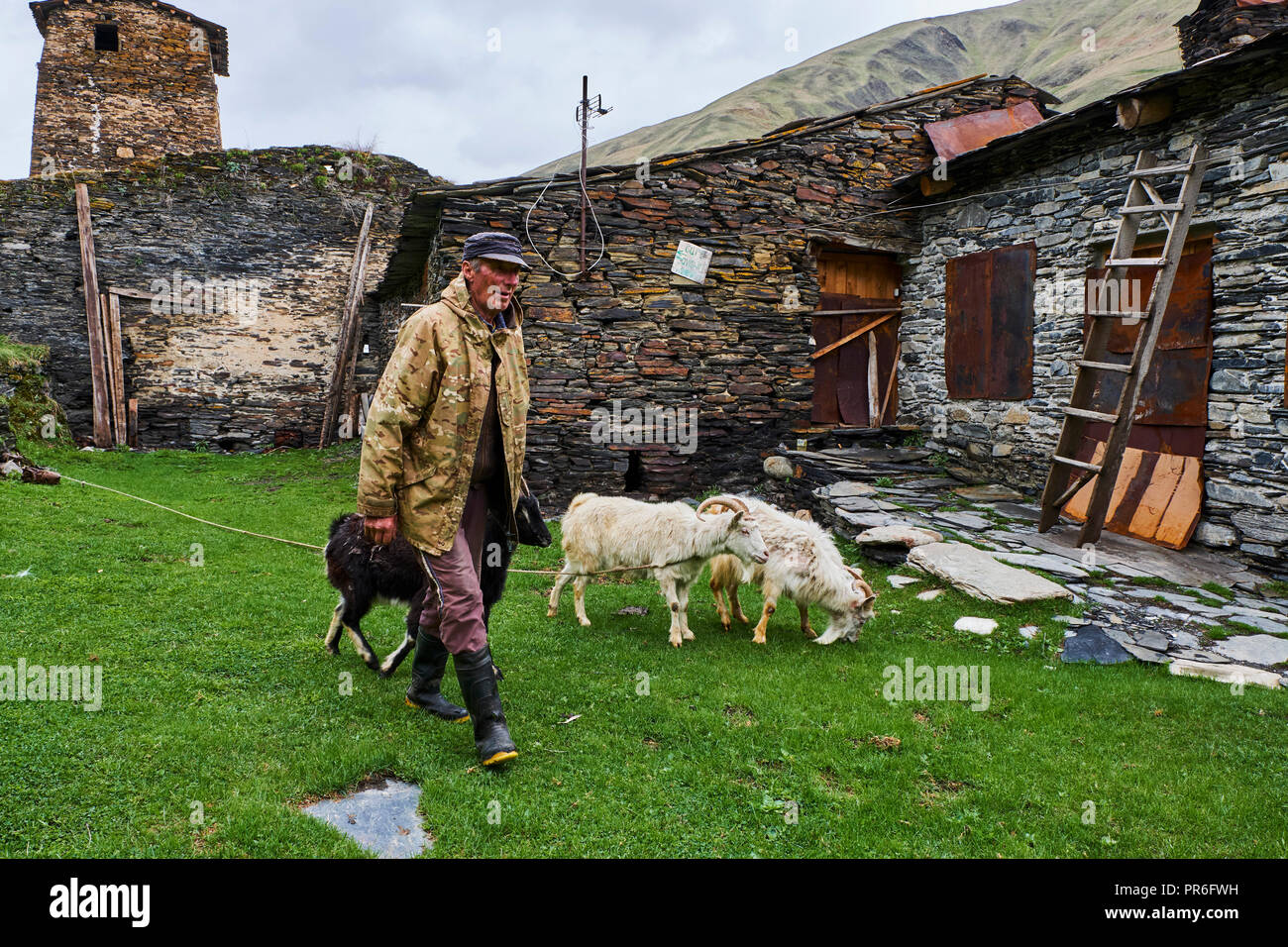 La Georgia, Svaneti, Ushguli, il villaggio più alto d'Europa con le loro torri chiamato Koki Foto Stock