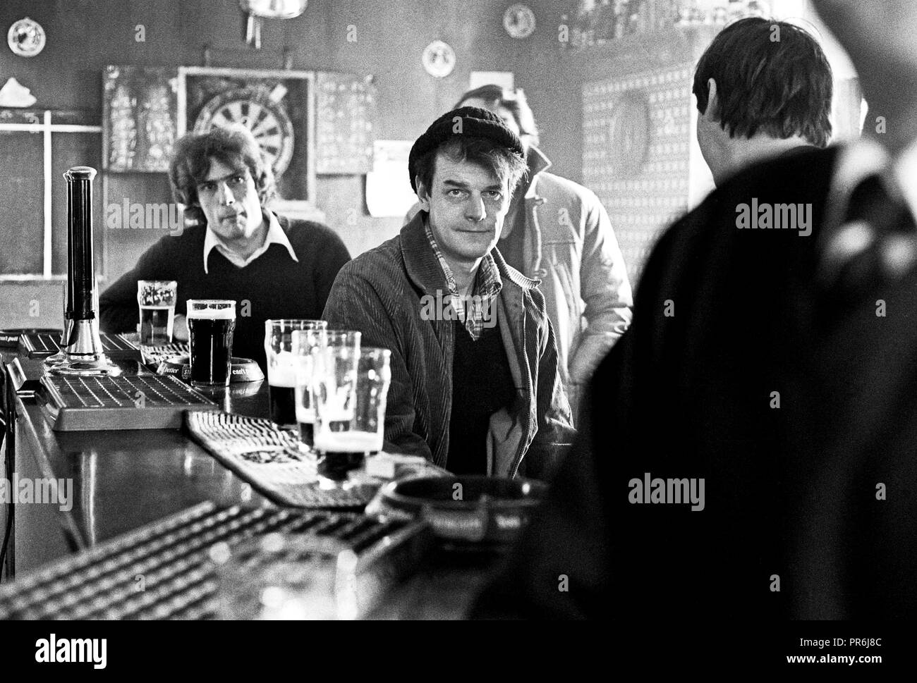 Classe operaia uomini bere nei pub, Shildon, Durham, 1986 Foto Stock