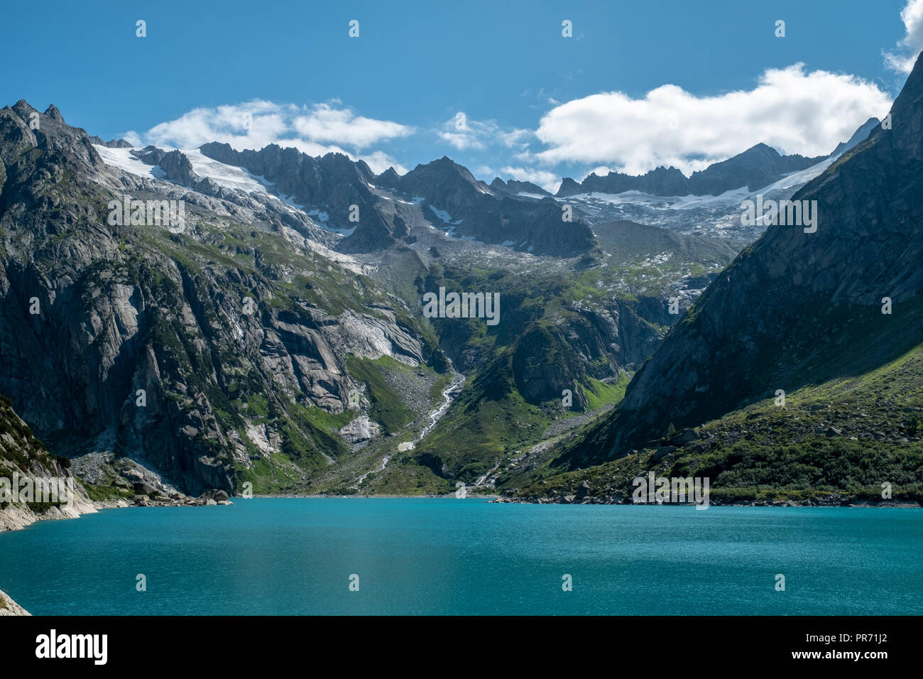 Gelmersee (o il Lago Gelmer) è un serbatoio nell Oberland Bernese, Svizzera. Il bacino idroelettrico è stato completato nel 1932, a circa lo stesso tempo Foto Stock