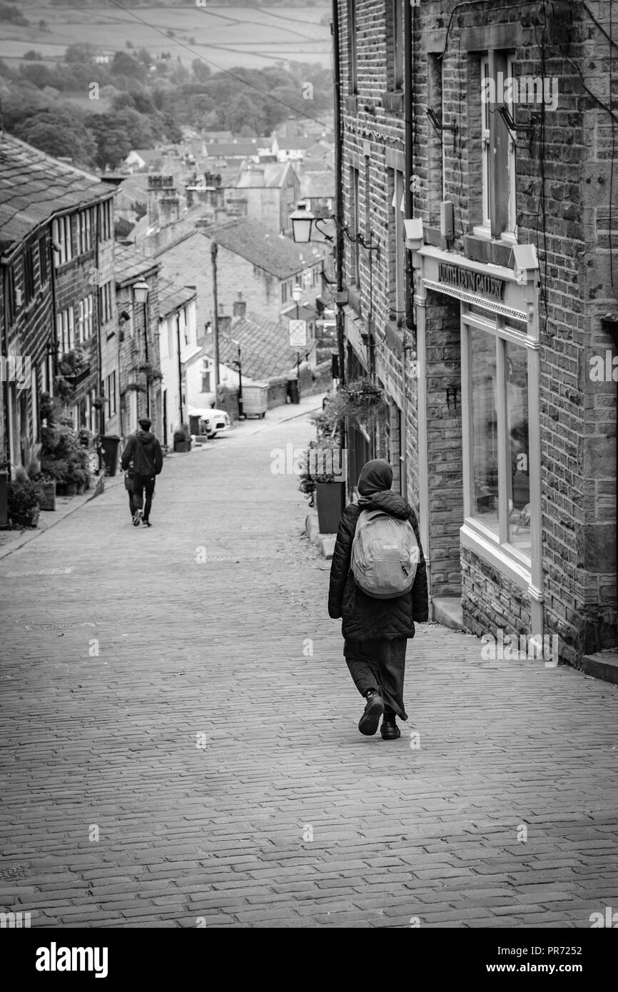 Main Street, Haworth, West Yorkshire, Inghilterra, Regno Unito Foto Stock