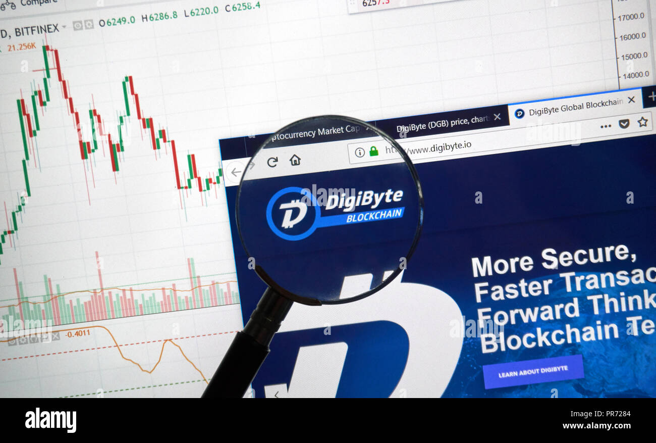 MONTREAL, Canada - 8 Settembre 2018: DigiByte altcoin sito sotto la lente di ingrandimento. Blockchain è un crescente elenco di record che sono collegati tramite grido Foto Stock