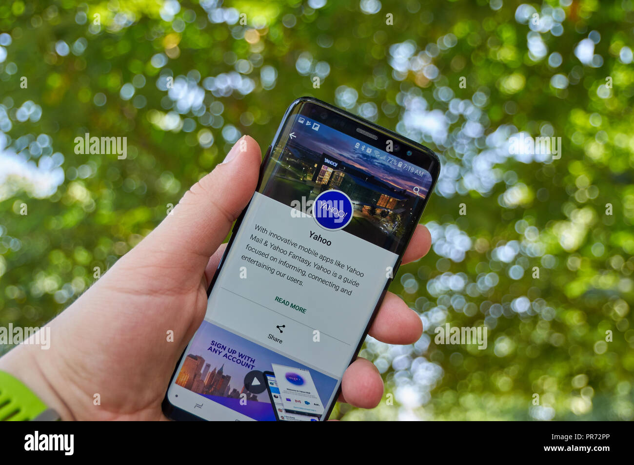 MONTREAL, Canada - 8 agosto 2018: Yahoo app su Samsung s8 schermo. Yahoo è un provider di servizi web Foto Stock