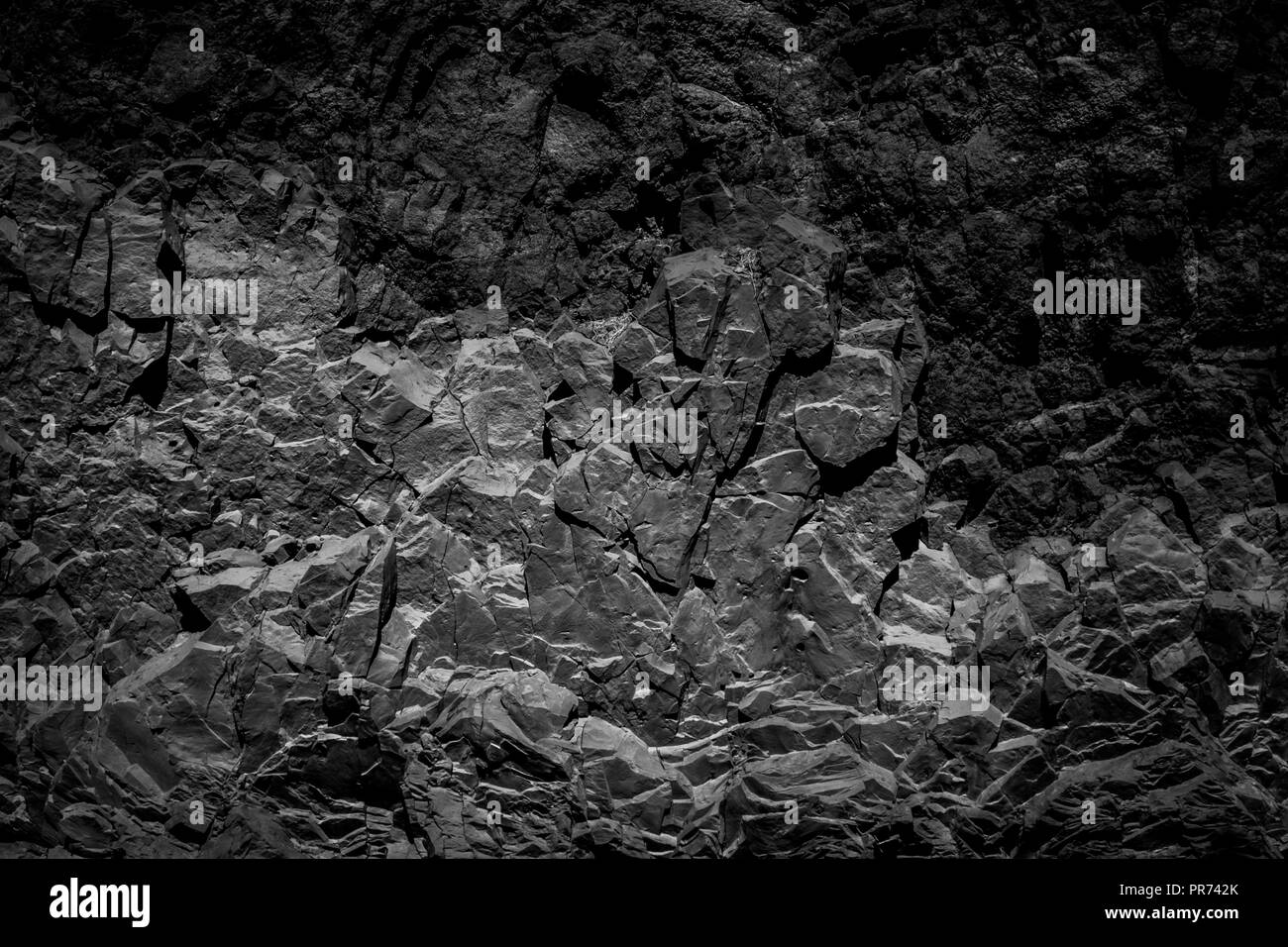 Abstract di nero lo sfondo di roccia, pietra naturale texture - Foto Stock