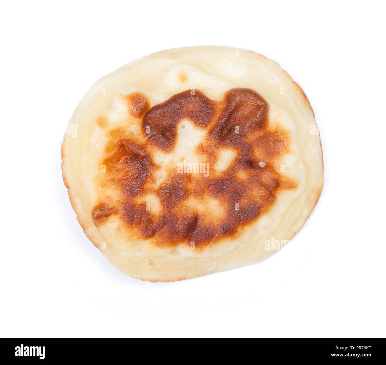 Unica pianura pancake isolato su uno sfondo bianco Foto Stock