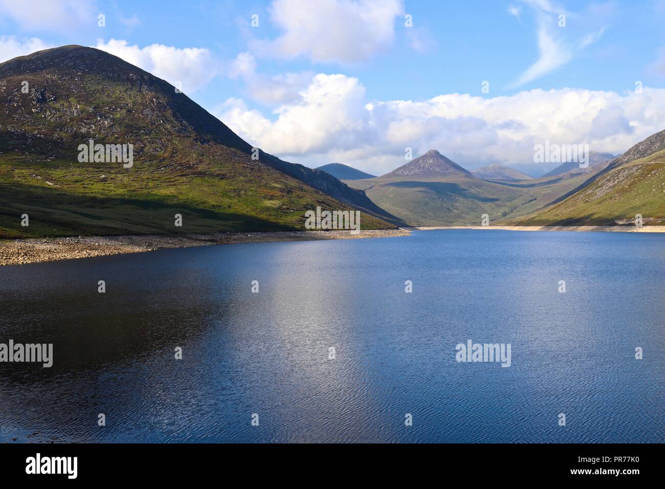 Vista della Valle silenziosa serbatoio, Silent Valley Mountain Park, County Down, Irlanda del Nord, Regno Unito Foto Stock