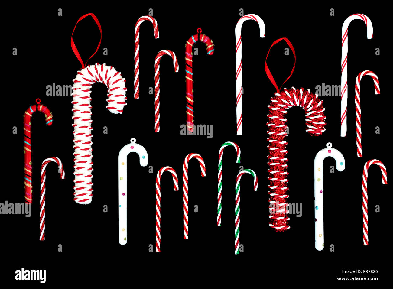 Natale candy cane raccolta su sfondo nero. Vista dall'alto. Scheda di Natale per la stagione delle vacanze. Foto Stock