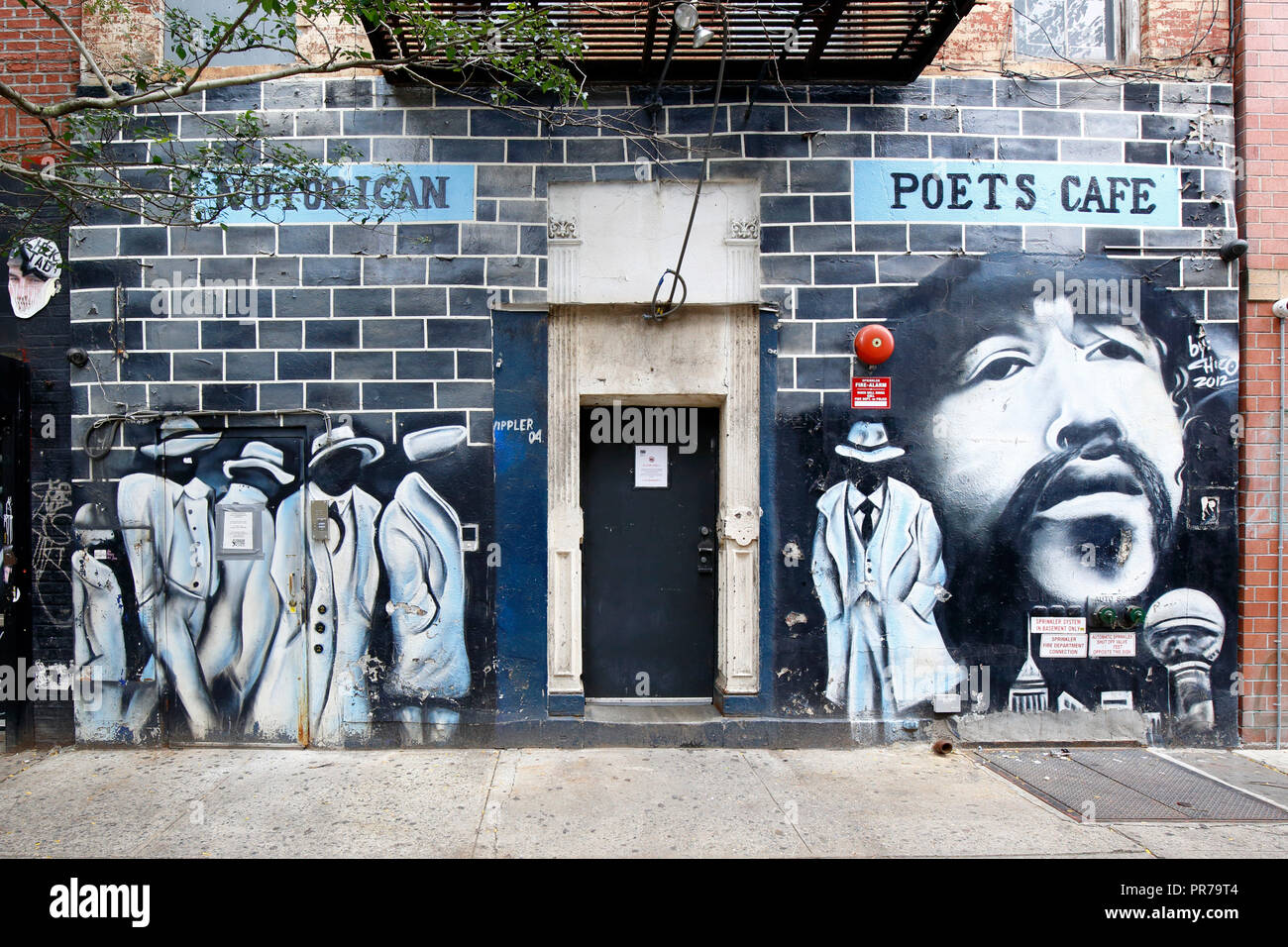 Nuyorican Poets Cafe, 236 e 3 St, New York, NY. esterno di una performance di spazio nell'East Village quartiere di Manhattan. Foto Stock