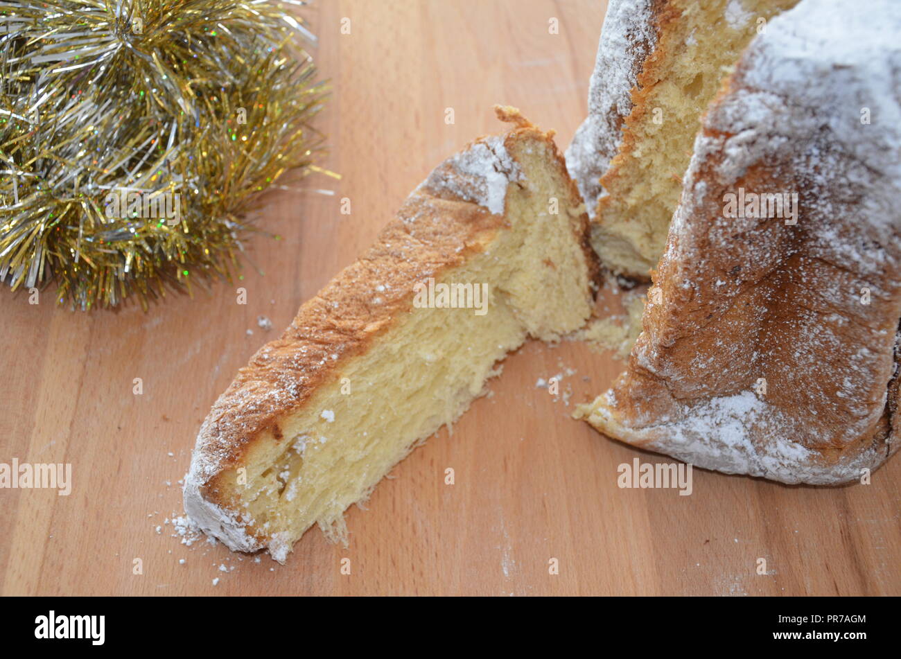 Il pandoro, italiano tradizionale torta di Natale Foto Stock