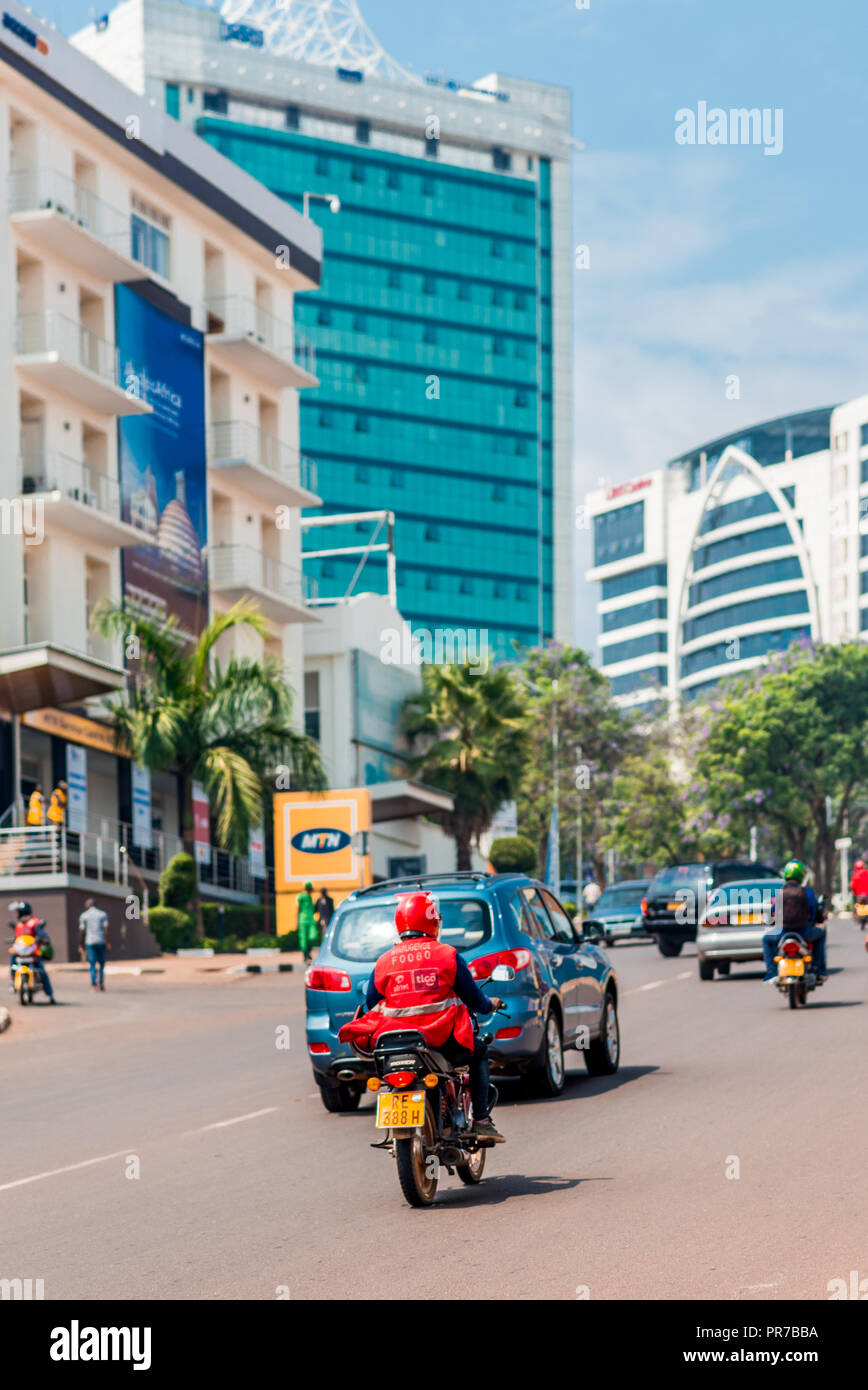 A Kigali, Ruanda - 20 Settembre 2018: il traffico mattutino di Kigali city centre Foto Stock