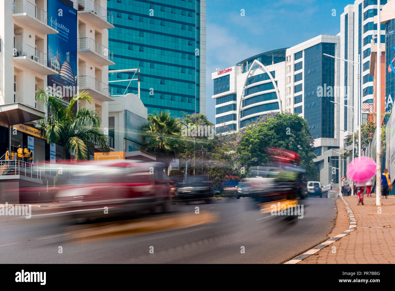 A Kigali, Ruanda - 20 Settembre 2018: il traffico mattutino di Kigali city centre Foto Stock