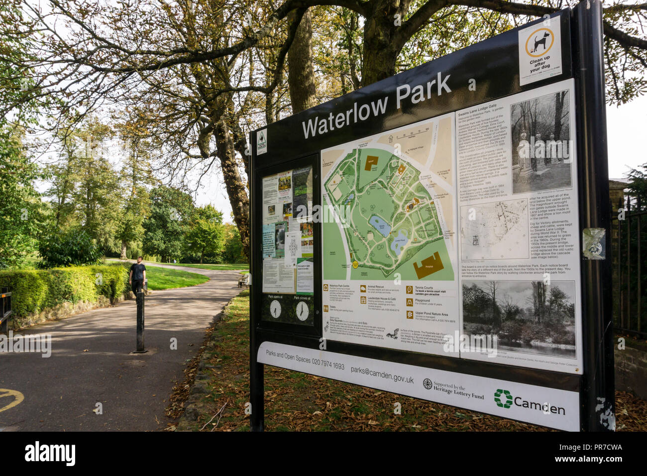 Dichiarazioni interpretative firmare all'entrata Waterlow Park nel nord di Londra. Foto Stock