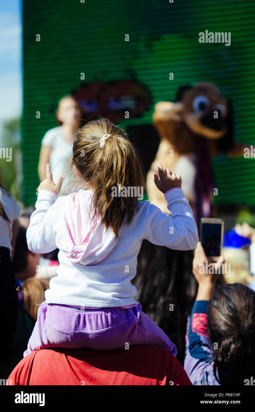 Lo zoo di Skopje, Skopje, R, la Macedonia. Settembre 29, 2018 12:00 CEST. Celebrazione per quanto riguarda nuovi animali a Skopje Zoo, due elefanti Dunja e Daela. Bambini reazioni su questo evento. Credit: Dragan Ristovski/Alamy Live News Foto Stock