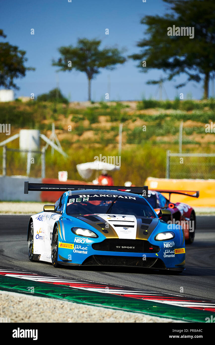 Circuito de Barcelona-Catalunya, Barcelona, Spagna. Il 30 settembre, 2018. Festival de la Velocidad de Barcelona; Aston Martin V12 Vantage pilotato da Euan Mckay, Ahmad Al Harthy e Charlie Eastwood in azione durante il Blancpain serie GT Cup Endurance qualifiche Credito: Azione Sport Plus/Alamy Live News Foto Stock