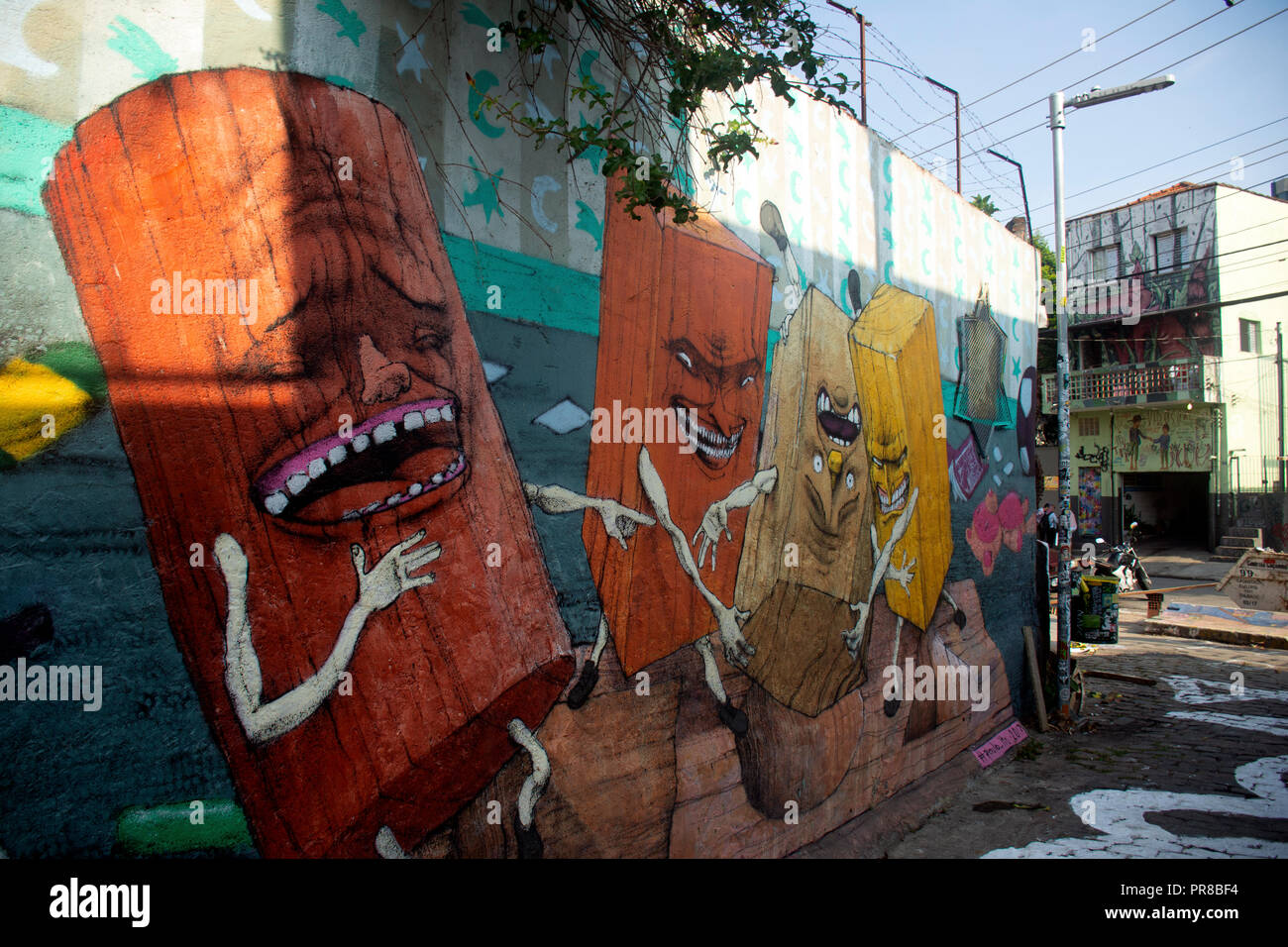 Graffiti di artista Paulo Ito in un vicolo a Beco do Batman, famoso Vila Madalena artistico quartiere, Sao Paulo, Brasile Foto Stock