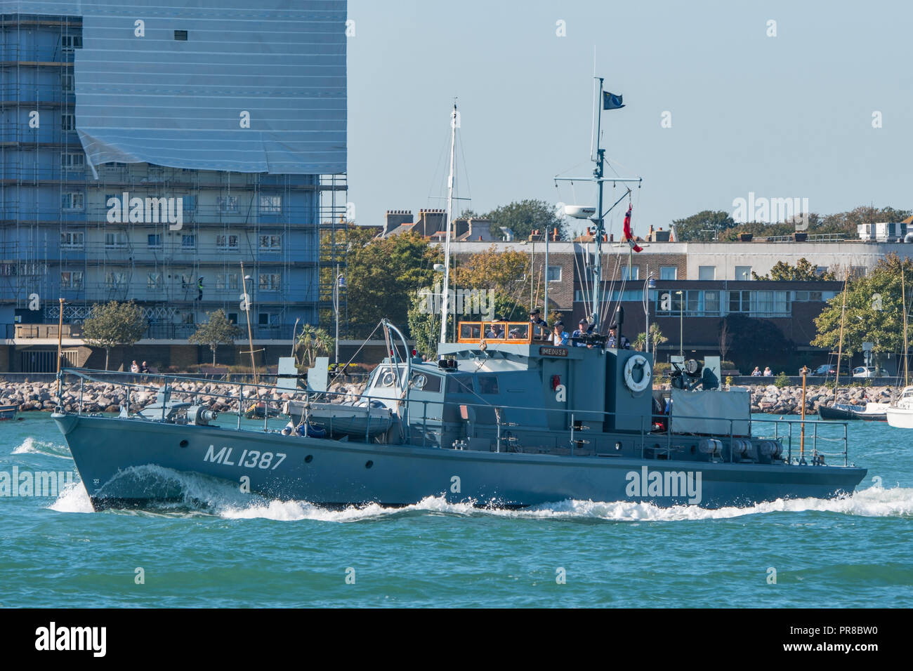 HMS Medusa (ML1387) un veterano del D-Day sbarchi e ora conservati in condizioni di navigare WW2 forze costiere artigianali, si discosta di Portsmouth, Regno Unito il 26/9/18. Foto Stock
