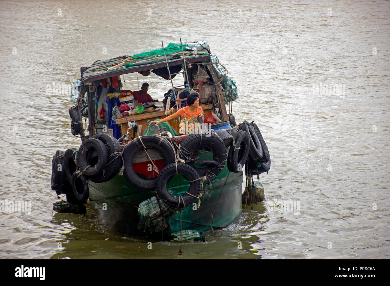 Imbarcazione locali presso il fiume Haidian, Haikou, Hainan Island, Cina Foto Stock