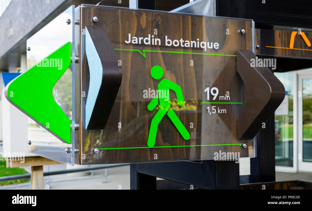 Un direzionale illustrato cartello che indica il modo di Montreal del Giardino Botanico e il tempo che impiega a raggiungerlo a piedi Foto Stock