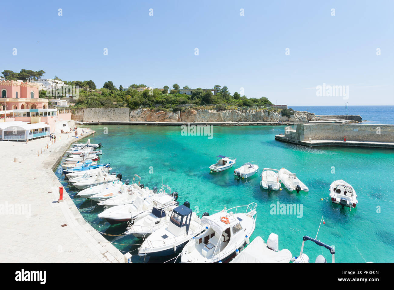 La puglia, Tricase Porto, Italia - barche a motore al porto di Tricase Porto Foto Stock