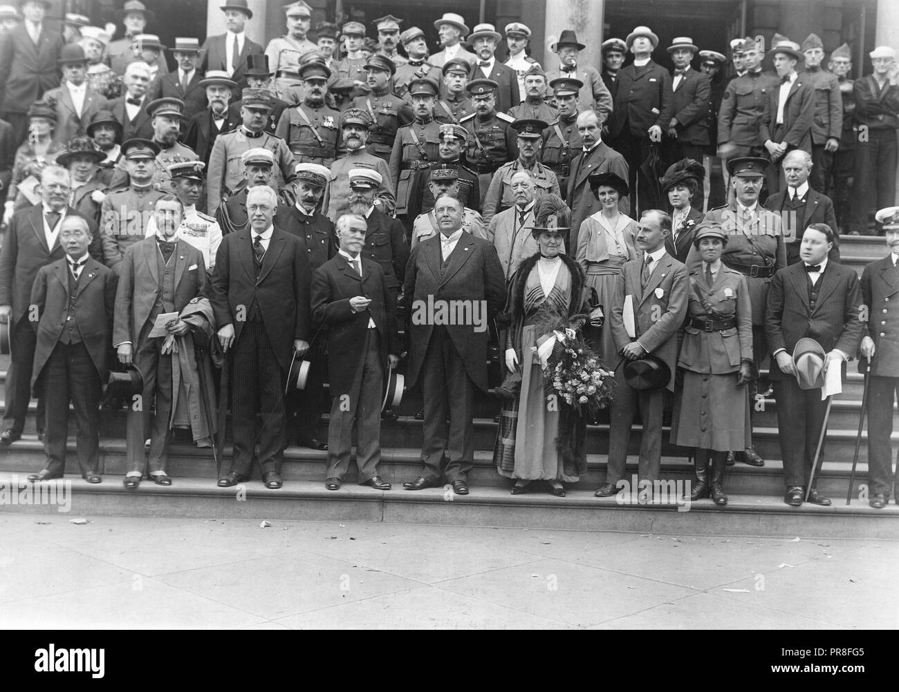 Lafayette Day celebrazione, New York City. Raccolta di spicco al City Hall di New York per onorare l'anniversario dell'arresto dei tedeschi a Marne. In questo gruppo sono: Ambasciatore e la Sig.ra Jusserand, Generale Vignal, Admiral boiacca, Console Generale Gaston Liebert, capitani Velay Loyer, de Roquefeuil, de Fregate, e de grancey e Lieut. de Chevigne Ignace Jan Paderewski, Grandi Osterreith, Alfredo de Mesquith, Professor G. Masaryk e capitano Hurban George Miller, C. Yada, Giapponese Console a New York il Sir Henry B. Smith, Generale Kenyon, Grandi Thwaites, Gugliemotti generale Foto Stock