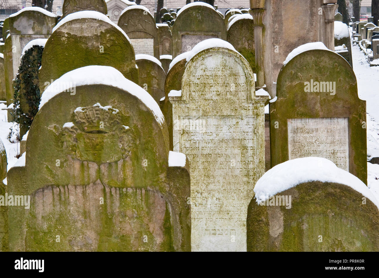 Le lapidi al Nuovo Cimitero Ebraico, il quartiere ebraico di Kazimierz district, Cracovia in Polonia Foto Stock