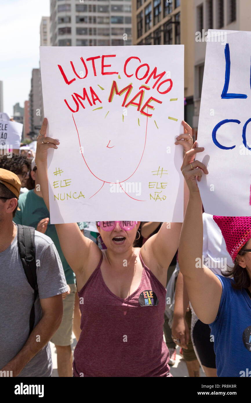 Settembre 29, 2018. #Nothim (elenão) mobilitazione. "Lotta come una madre". Donna proteste contro il Brasile di estrema destra candidato presidenziale Jair Bolsonaro Foto Stock