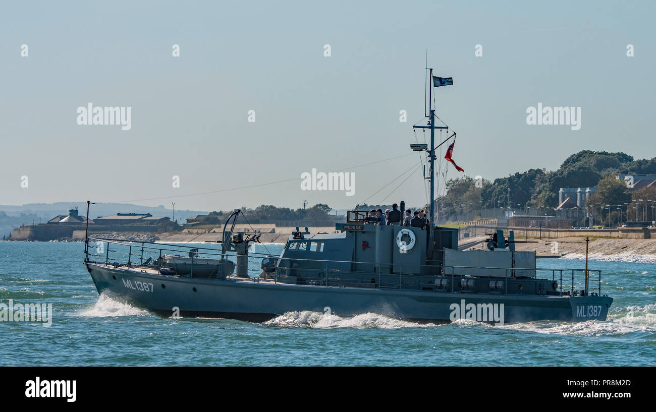 HMS Medusa (ML1387) un veterano del D-Day sbarchi e ora conservati in condizioni di navigare WW2 forze costiere artigianali, si discosta di Portsmouth, Regno Unito il 26/9/18. Foto Stock