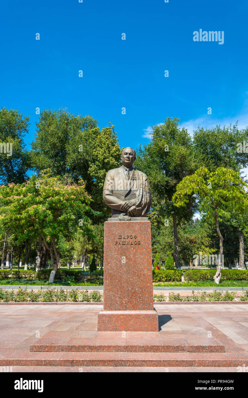 Monumento Sharaf Rashidov Primo Segretario del Comitato Centrale del Partito Comunista di Uzbekistan a Tashkent, Uzbekistan. Foto Stock