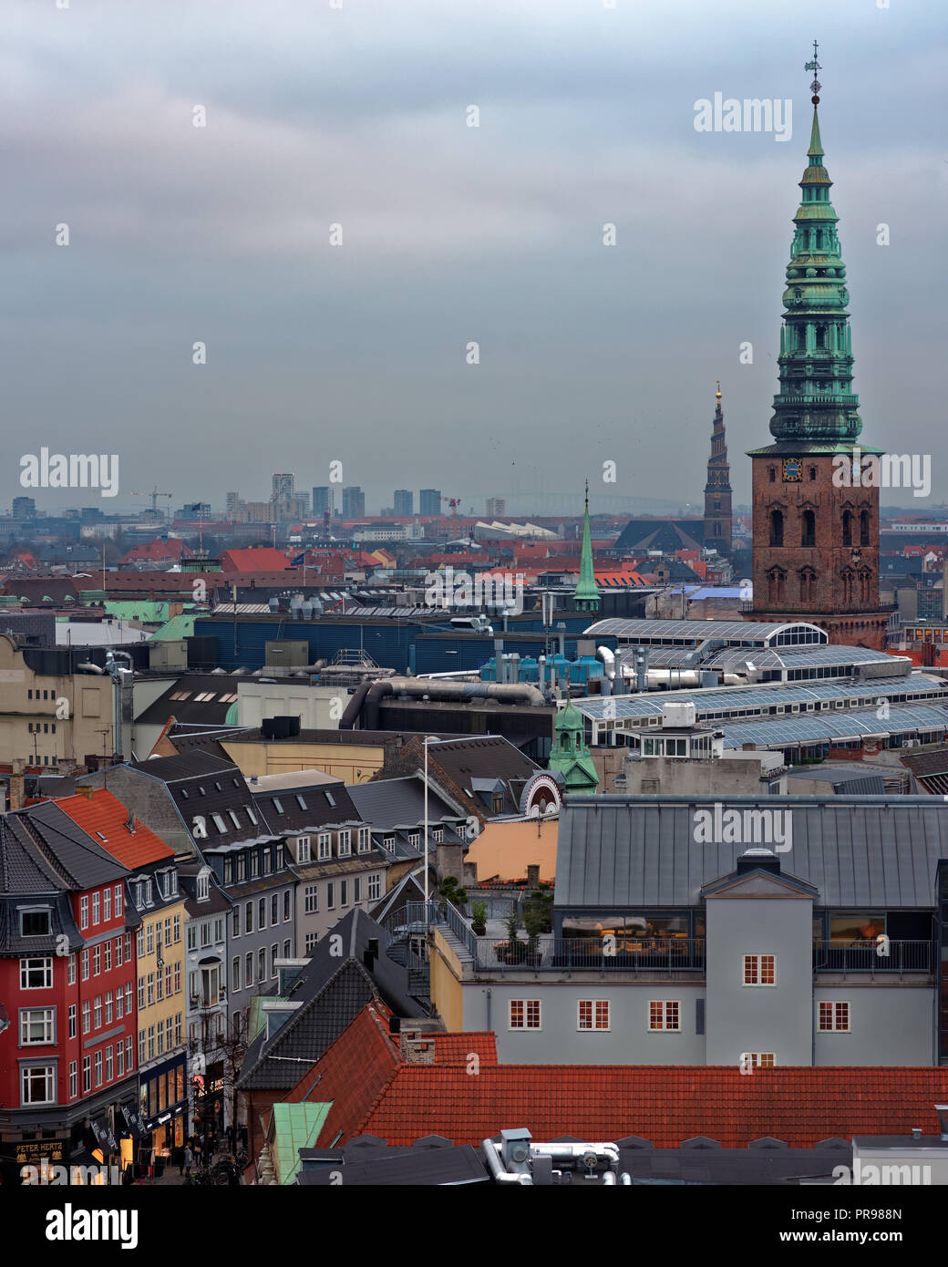 Copenhagen, Danimarca - 29 dicembre 2016: Veduta aerea della città con la torre di San Nikolaj Chiesa. Ha avuto origine nei primi 1200s, questo Copenaghen" Foto Stock