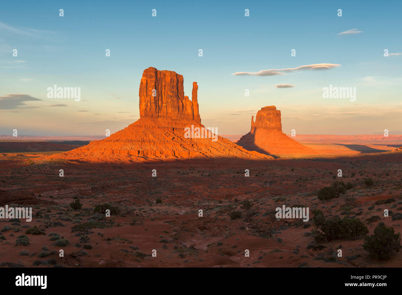 Iconico Monument Valley al tramonto Foto Stock