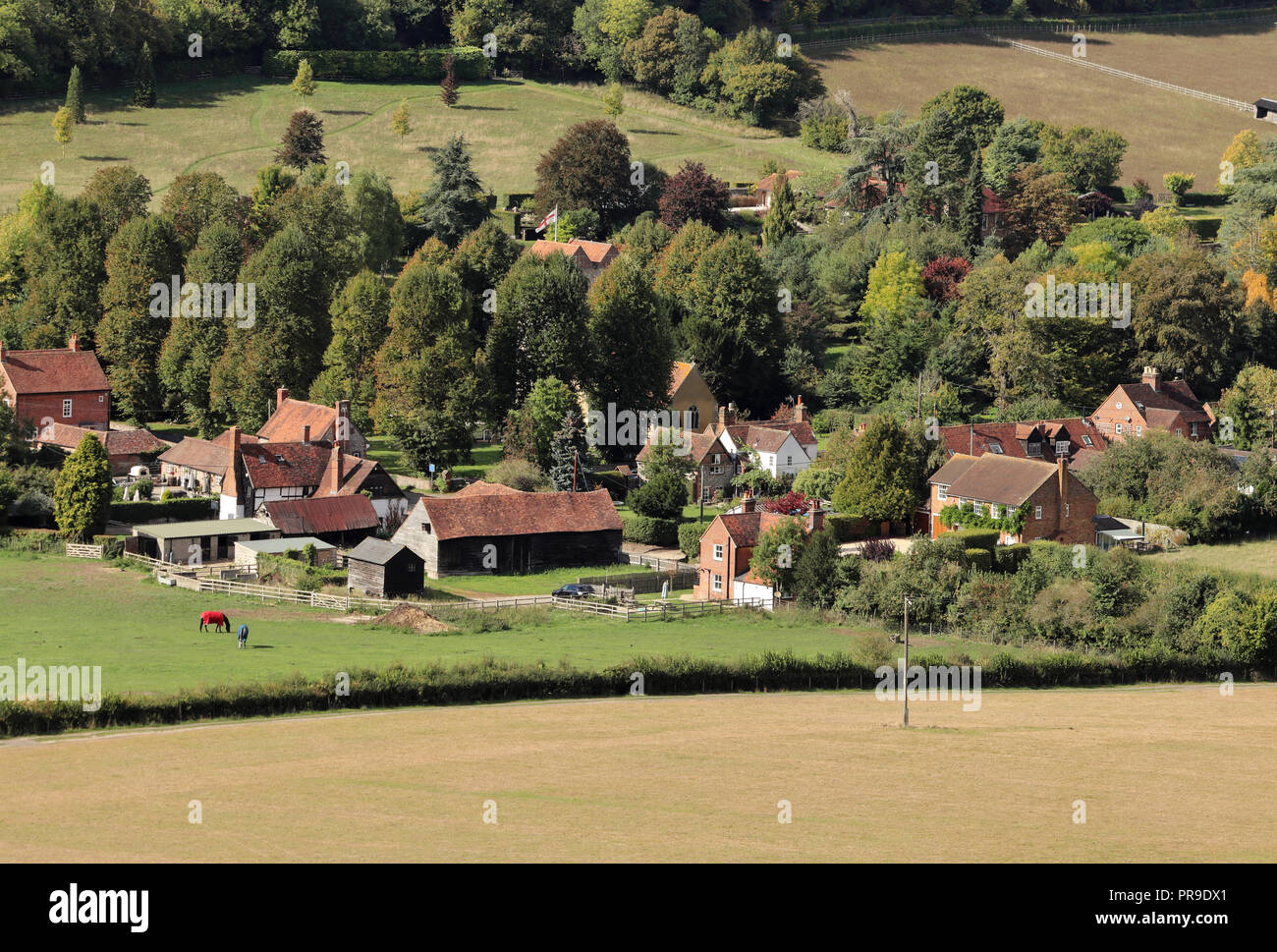 Paesaggio inglese che si affaccia sul borgo di Fingest nella Chiltern Hills Foto Stock