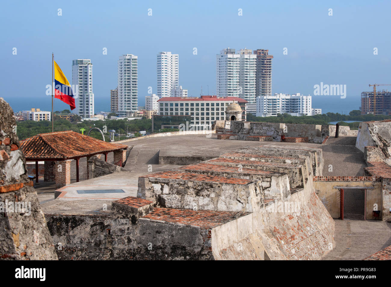 Sud America, Colombia Cartagena. Historic Castillo de San Felipe (Fort San Felipe), architettura spagnola. Circa 1536 panoramica della città dalla cima del Foto Stock
