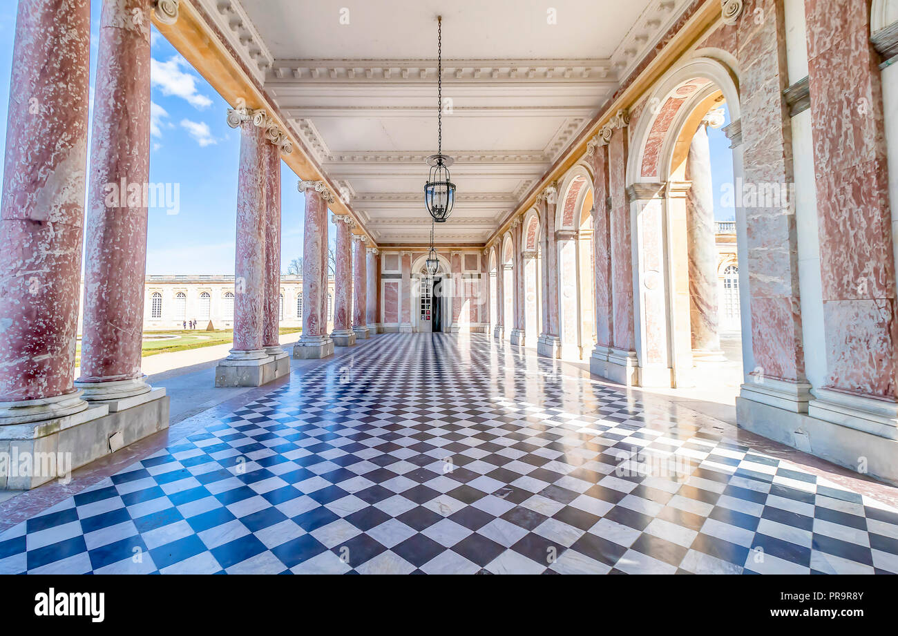 I corridoi del Grand Trianon nel Palazzo di Versailles, Francia. Il Palazzo di Versailles è un castello reale Foto Stock