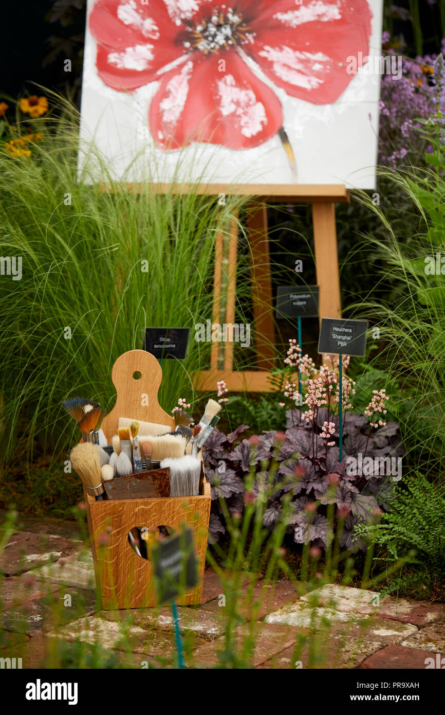 La pittura di un fiore a Tatton Park flower show Foto Stock