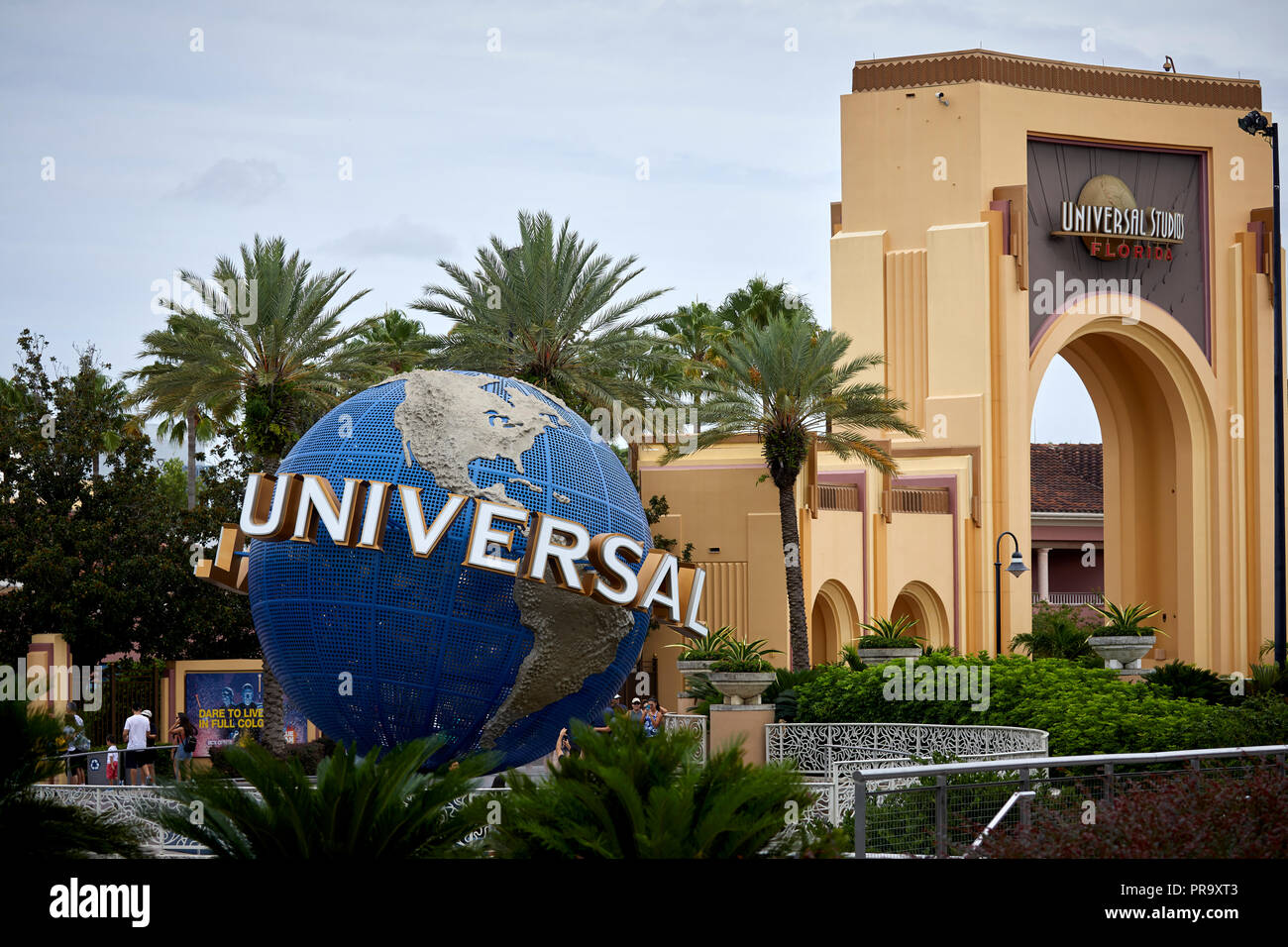 Universal Studios landmark globe all'entrata in Orlando Florida Foto Stock